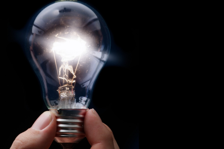 Ar elektrības izslēgšanu vien nepietiek — patiesais iemesls, kāpēc pieaug jūsu elektrības rēķini