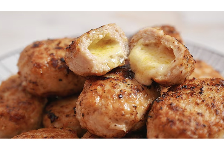 Ar sieru pildītas kotletes - kā tās gatavo pieredzējušas saimnieces