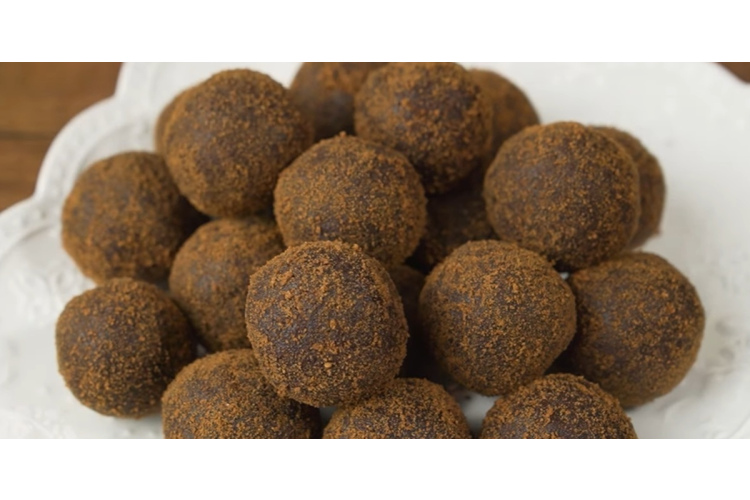 Bērnības deserts “Kartupelis” - 2 labākās receptes, kas palīdzēs jums pagatavot perfektu našķi