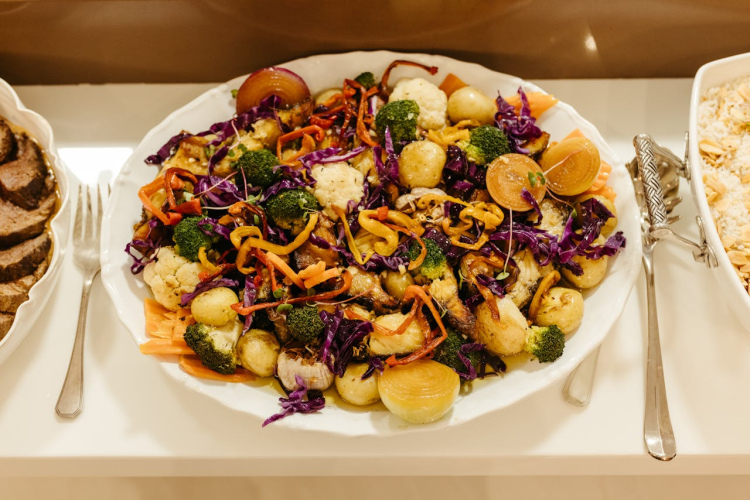 Kartupeļu salāti būs krēmīgāki un garšīgāki, ja majonēzi aizstāsi ar vienu labāku sastāvdaļu