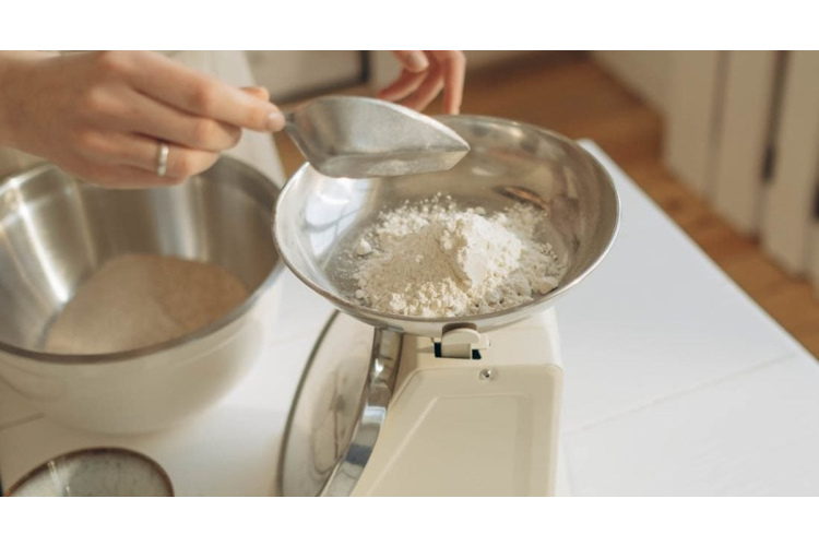 Ja salūzuši virtuves svari, neuztraucieties - jūs varat precīzi izmērīt sastāvdaļas arī bez tiem