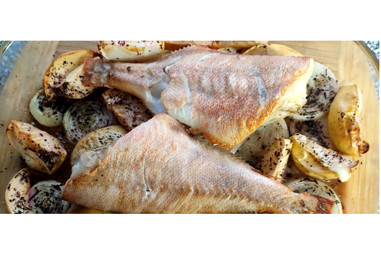 Cepeškrāsnī cepta zivs ar āboliem – garda kombinācija lieliskam ēdienam