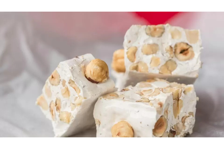 Dievīgas mandeļu konfektes bez cepeškrāsns izmantošanas - tikai četras sastāvdaļas un 10 minūtes