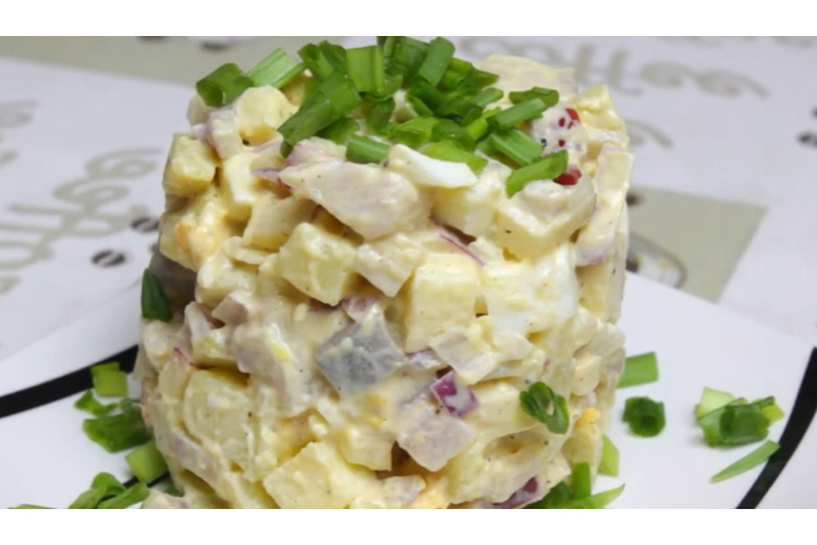 Viesi man vienmēr jautā šo recepti - ideāli svētku salāti ar siļķi un ābolu