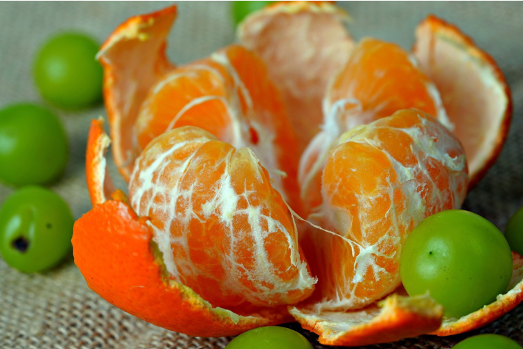 Lai izvairītos no skābiem, sēklu pilniem mandarīniem, pastāstīsim, kādus mandarīnus izvēlēties veikalā