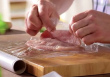 Kā maigi un nemanāmi izklapēt gaļu – viss, kas jāzina par šo procesu