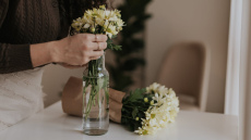 Pastāstīsim, kāpēc ziedi vāzē tik ātri novīst un ko darīt, lai tie ilgāk priecētu