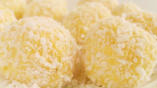 Pašgatavotas Raffaello konfektes – tās ir daudz gardākas par veikalā nopērkamajām