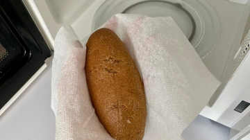 Kāpēc ietīt maizi papīra dvieļos – 5 dīvaini kulinārijas padomi, kas darbojas 100%