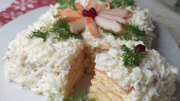 Vairs svētkos negatavoju ierasots salātus – cepu gardu sāļo torti ar krabju nūjiņām un sarkanām zivīm
