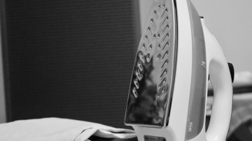 Kāpēc gludināt drēbes - sliņķu sadzīves ieteikums, ko novērtēs pat perfekcionisti