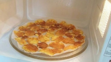 Pagatavojiet kartupeļu čipsus mājās tikai 5 minūtēs – būs daudz gardāki kā veikalā pirktie