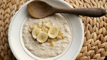 Gudri pavāri mērcē auzu pārslas uz nakti - brokastu recepte, kas patīk daudziem