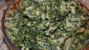 Spināti ar ceptiem sīpoliem – kombinācija, kas patīk pat tiem, kas šos divus produktus nemīl