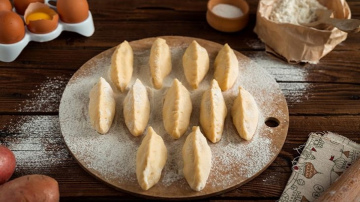 Vīramāte iemācīja savas ģimenes recepti, kā pagatavot kāpostu pīrāgus – tagad nevieni svētki mājās bez tiem neiztiek