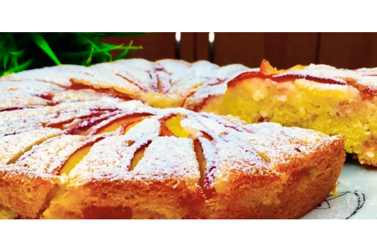 Sulīgs mannā deserts ar persikiem: mājīga recepte lieliskam noskaņojumam