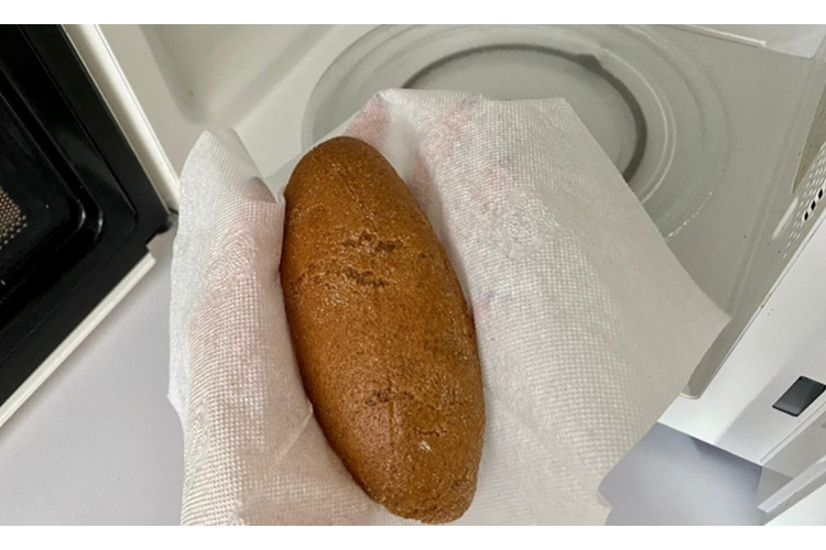 Kāpēc ietīt maizi papīra dvieļos – 5 dīvaini kulinārijas padomi, kas darbojas 100%