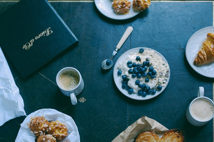 Es padaru auzu putru garšīgāku un krēmīgāku, pievienojot 1 sastāvdaļu — nevis ūdeni