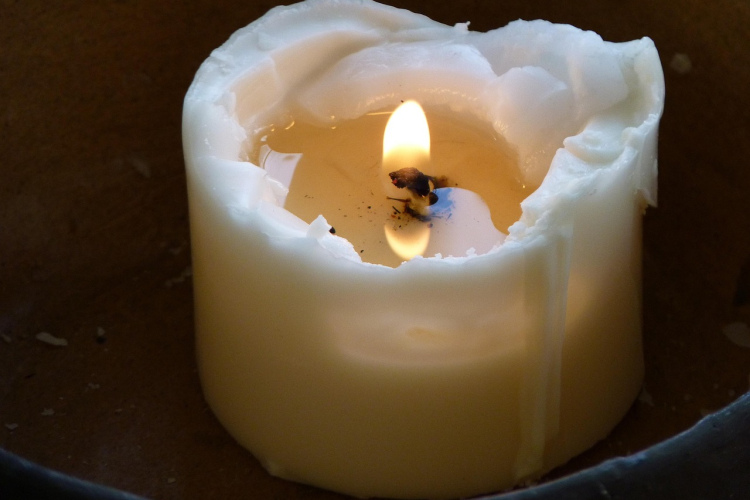 Kāpēc pirms došanās ārā vajadzētu pulēt apavus ar sveci - sens armijas triks, kas glābs jūsu ādas apavus