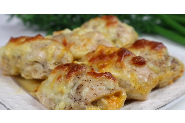 Svētku ēdienkarte - tītara rulete ar sieru un burkāniem