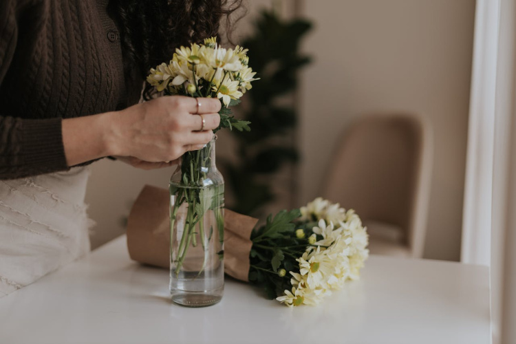 Pastāstīsim, kāpēc ziedi vāzē tik ātri novīst un ko darīt, lai tie ilgāk priecētu