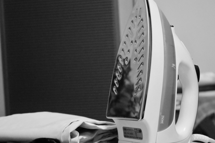 Kāpēc gludināt drēbes - sliņķu sadzīves ieteikums, ko novērtēs pat perfekcionisti