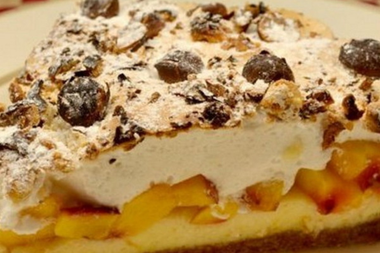 Fantastiski garda torte ar persikiem un iebiezināto pienu – 30 minūtes cepeškrāsnī un gatavs