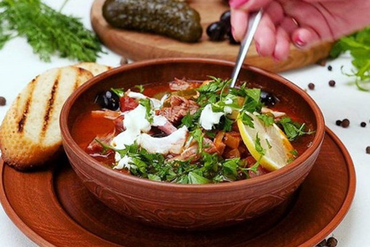 Šīs zupas būs labākais ēdiens nākamajā dienā pēc ballītes – 3 vienkāršas receptes