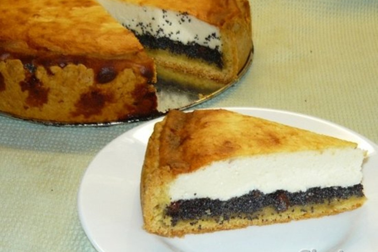 Maigais biezpien pīrāgs ar magonēm, kas aizstās pat torti