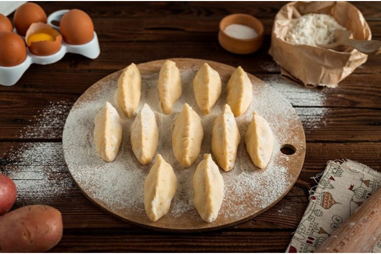 Vīramāte iemācīja savas ģimenes recepti, kā pagatavot kāpostu pīrāgus – tagad nevieni svētki mājās bez tiem neiztiek