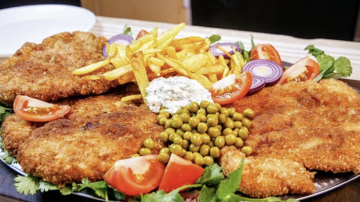 Vīnes šnicele: tradicionāli gatavošanas soļi nevainojamam rezultātam