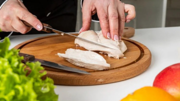 Sulīga vistas fileja katru reizi: vienkārši soļi, lai gaļa neizžūtu