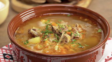 Sātīga skābētu kāpostu zupa ar vistu - klasiska recepte no vecmāmiņas krājumiem