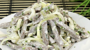 Salāti “Četrreiz 300 grami” ar mēli un sēnēm: četru sastāvdaļu recepte svētku galdam