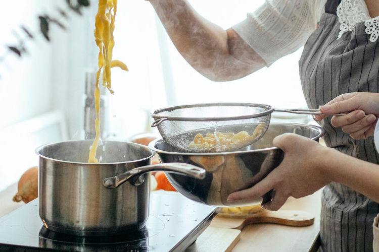 Kāpēc itāļi nekad neskalo makaronus un kā tos pareizi vārīt mājās