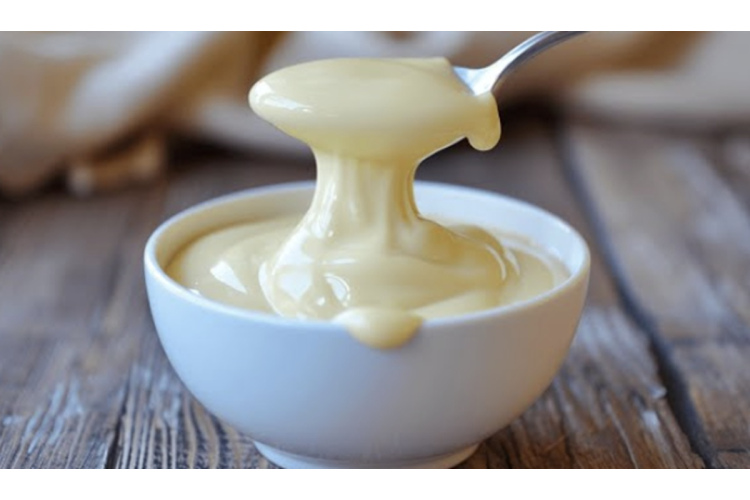 Piena pudiņš desmit minūtēs: vienkārša recepte bērnības desertam bez cepeškrāsns izmantošanas