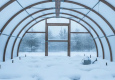 Ir pienācis laiks  ienest sniegu siltumnīcā: kam tas jādara un kāpēc