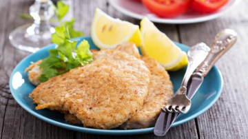 Mīkstas un gaisīgas karbonādes: vienkāršs paņēmiens, kā panākt sulīgu gaļu un perfektu mīklu