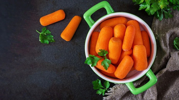 Pievienojiet šo produktu ūdenim, vārot burkānus: tie kļūs maigi un saglabās spilgtu garšu