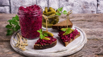 Mārrutki ar bietēm: klasiska un vienkārša piedeva ne tikai pie gaļas ēdieniem, bet arī der uz sviestmaizēm