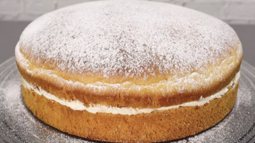 Pašgatavots Ņevas pīrāgs: klasiska recepte ar gaisīgu rauga mīklu un krēmu