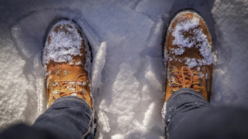 Kā pasargāt pēdas no aukstuma un uzturēt siltumu ziemas apstākļos