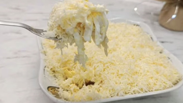 Maigi un gaisīgi siera un ābolu salāti ziemīgās noskaņās