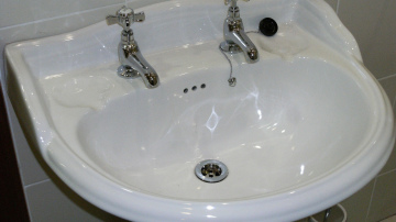 Parastais sāls santehnikas tīrībai: vienkāršs veids, kā novērst nepatīkamas problēmas