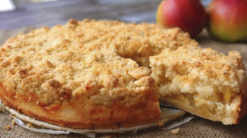 Neparasts ābolu pīrāgs ar krēma pildījumu un auzu pārslu drupačām