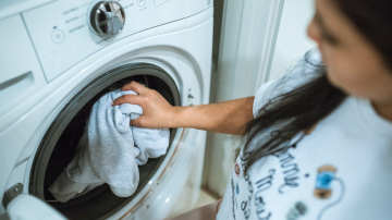 Kā iztīrīt veļas mašīnu no netīrumiem un pelējuma: jūsu drēbes sāks patīkami smaržot