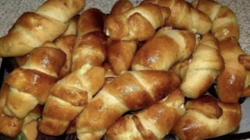 Mājās cepti  pīrādziņi ar kāpostu un olu pildījumu: recepte soli pa solim