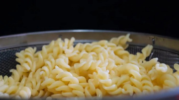 Pavāri atklāj biežākās kļūdas makaronu vārīšanā un kā no tām izvairīties