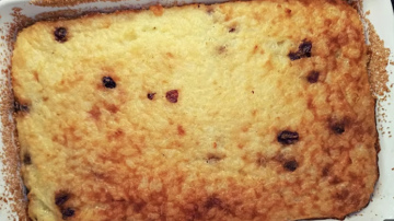 Klasiskais rīsu sacepums ar biezpienu un rozīnēm: vienkārša recepte bērnības desertam