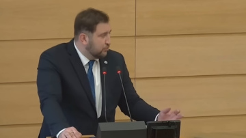 Bijušā diplomāta Brēmaņa zaudējums Eiropas tiesā: Atgādina par skandalozajām vakariņām Dubaijā